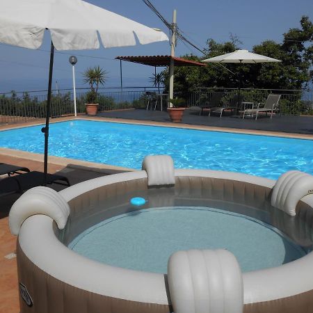 Al Villino Sunshine In Villa Con Piscina Ed Idromassaggio Сант'Альфио Экстерьер фото