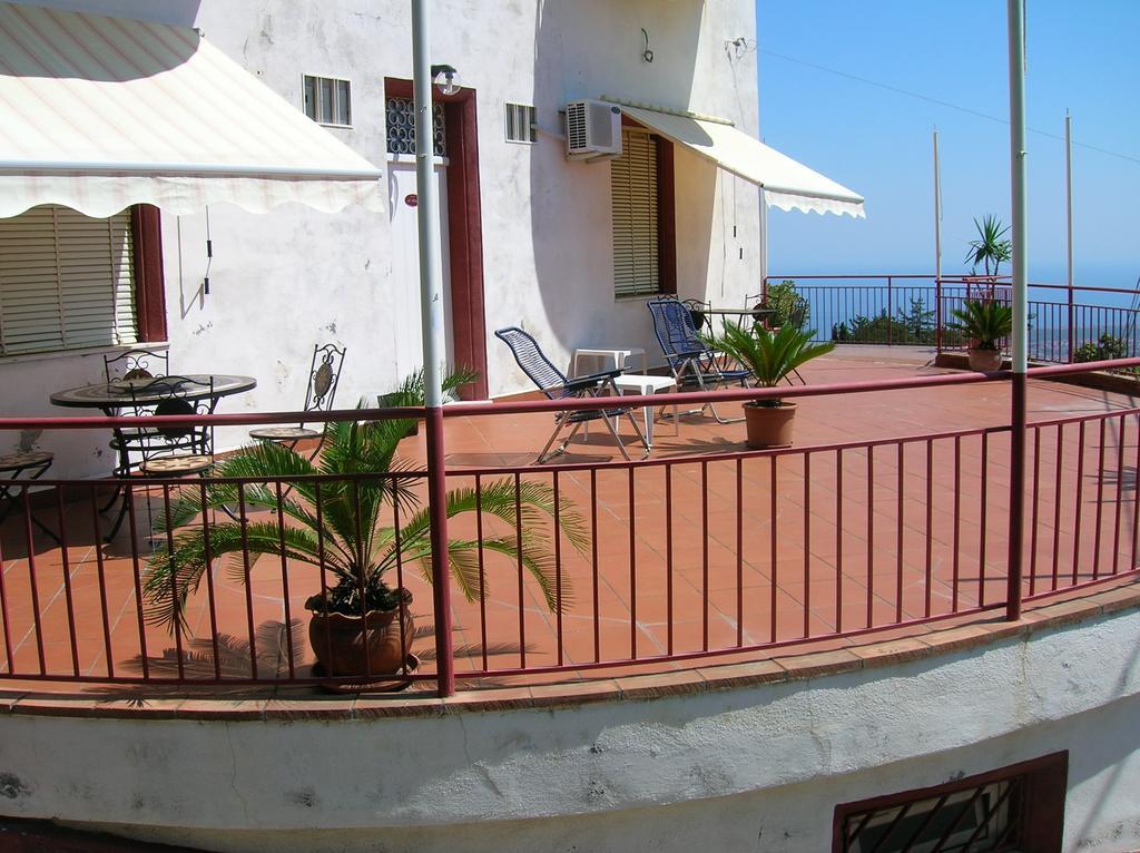 Al Villino Sunshine In Villa Con Piscina Ed Idromassaggio Сант'Альфио Номер фото